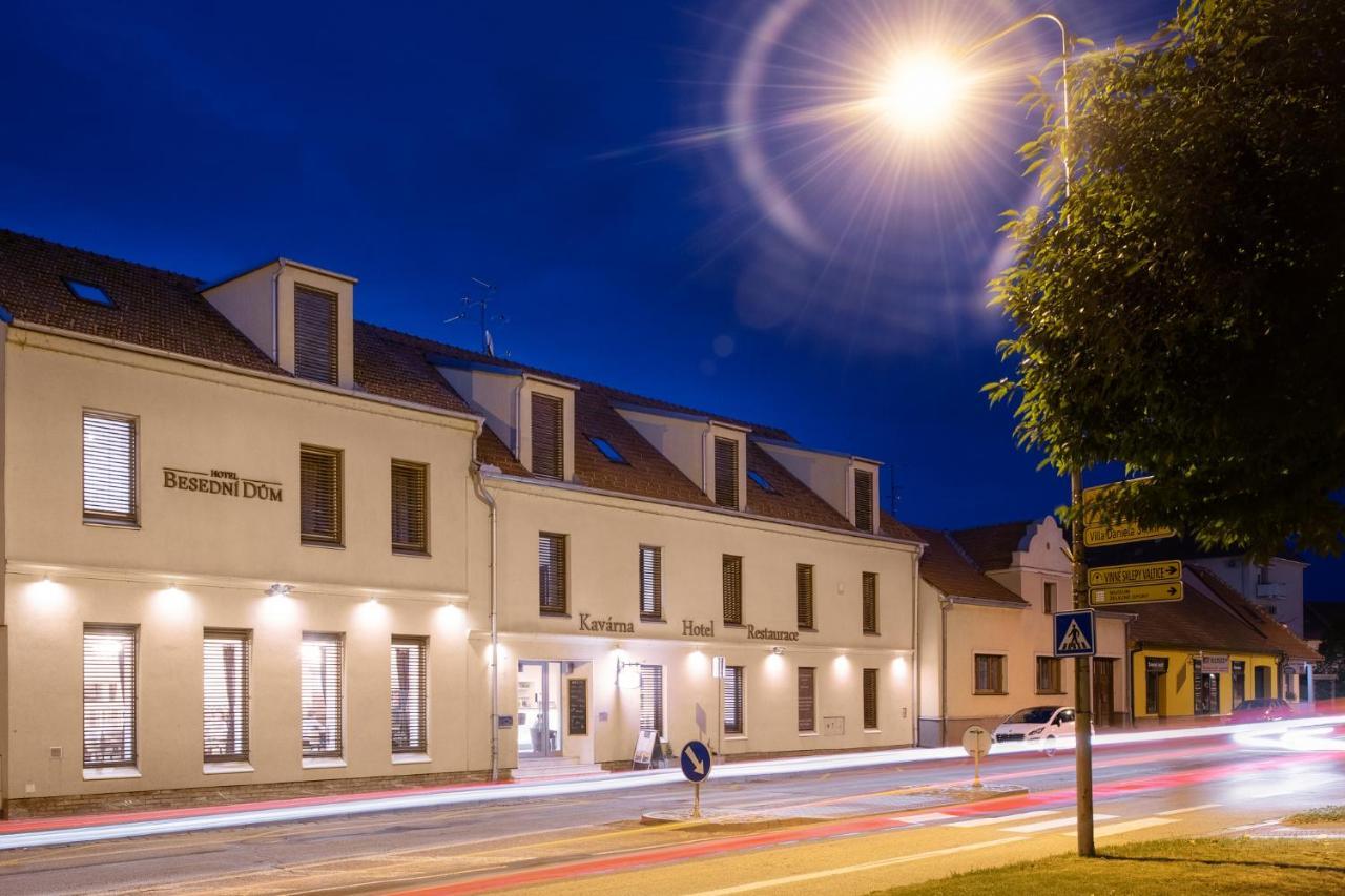Wine & Wellness Hotel Besedni Dum Valtice Eksteriør billede